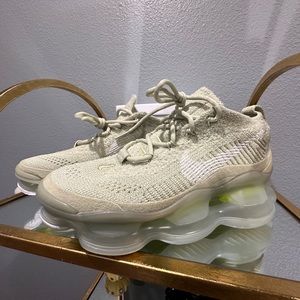 NEW (with no box) Nike Air Max Scorpion Flyknit Low Olive Aura Women 6 $250